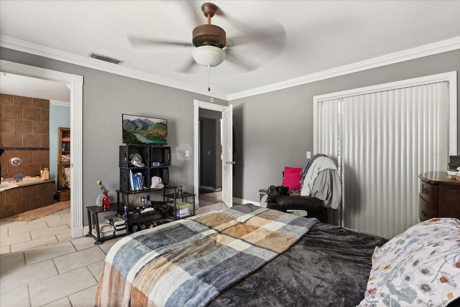 Image 14 of 36 For 460 Hidden Ridge Drive