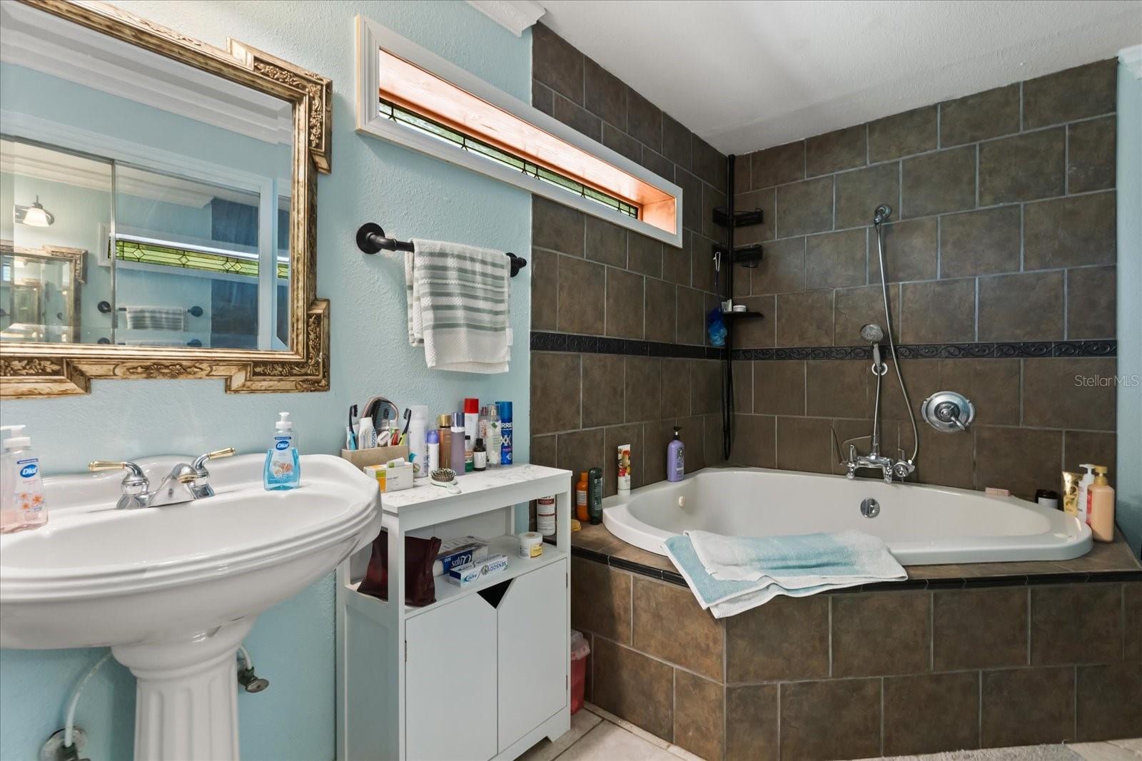 Image 15 of 36 For 460 Hidden Ridge Drive