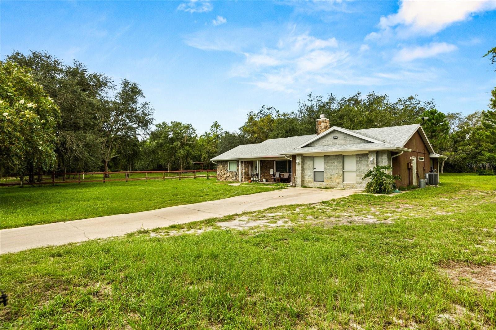 Image 27 of 36 For 460 Hidden Ridge Drive