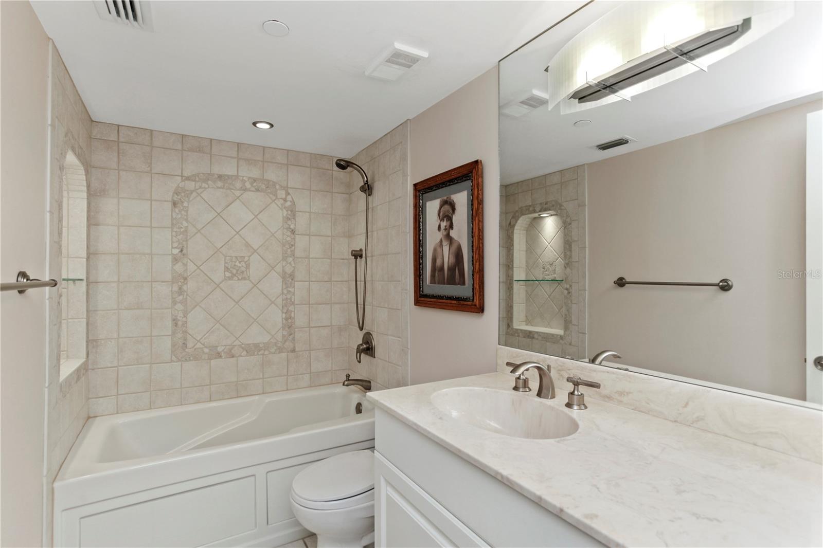 Image 20 of 28 For 400 Colonial Drive 1602