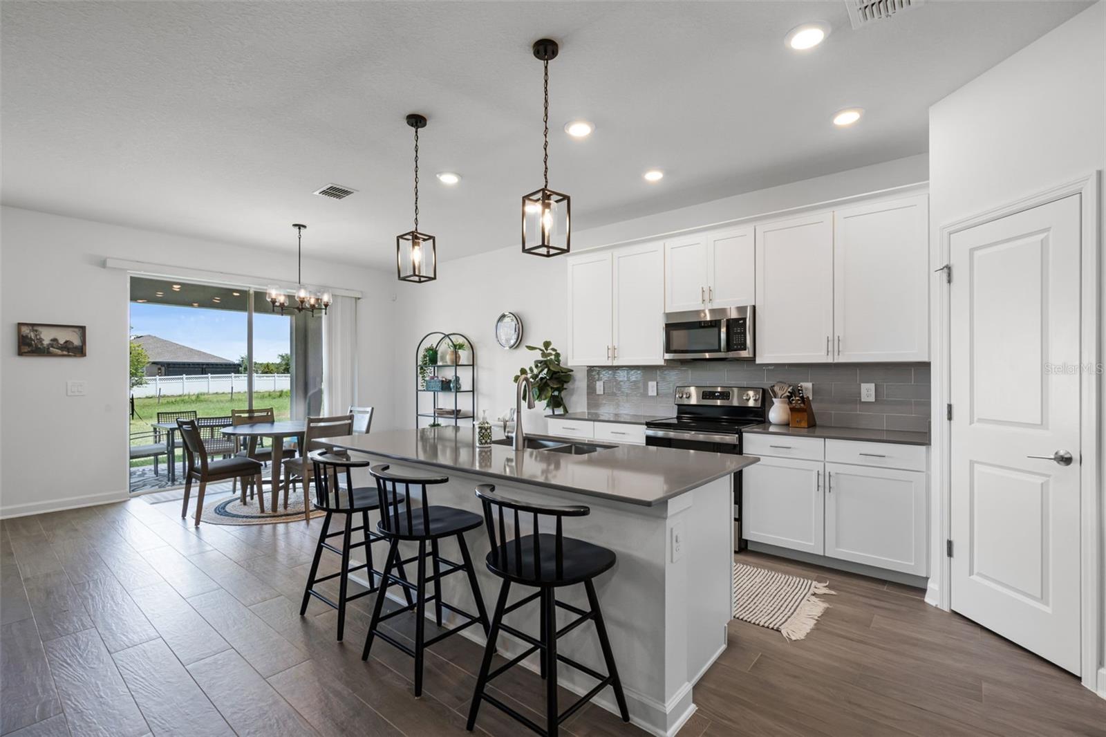 Listing photo id 8 for 11791 Language Way