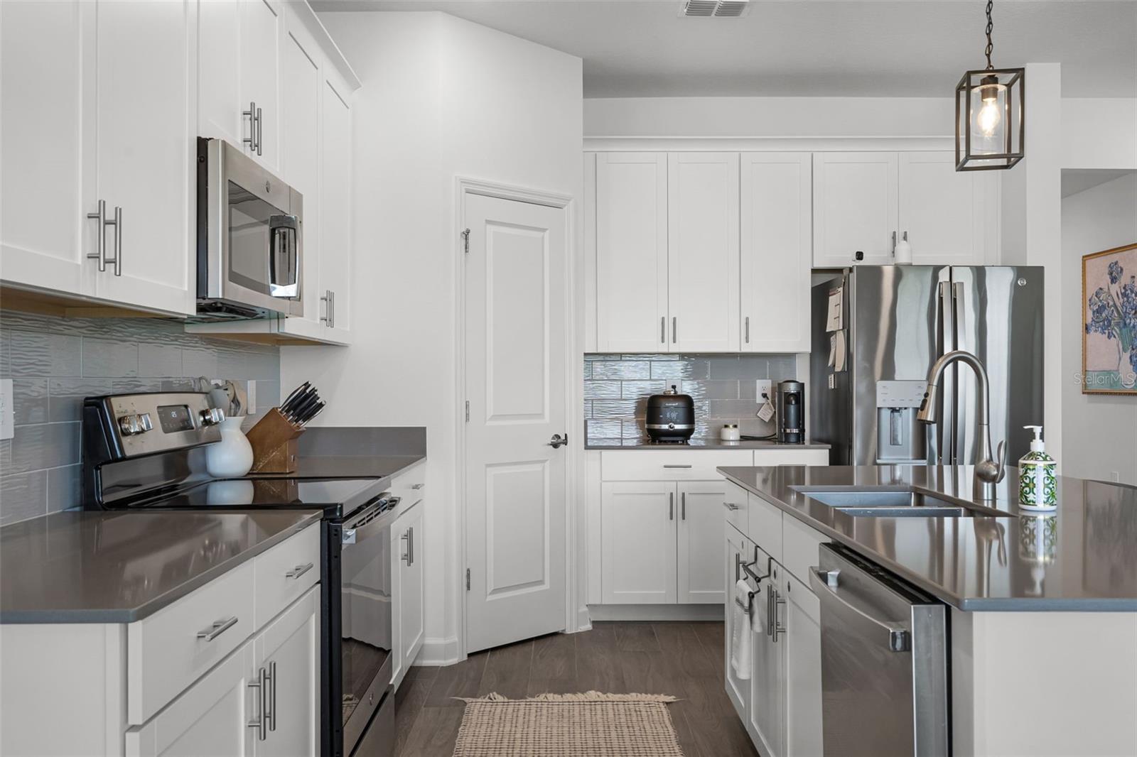 Listing photo id 11 for 11791 Language Way