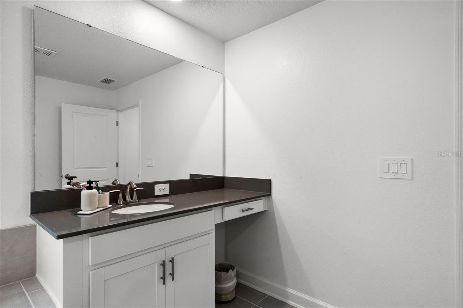 Listing photo id 31 for 11791 Language Way