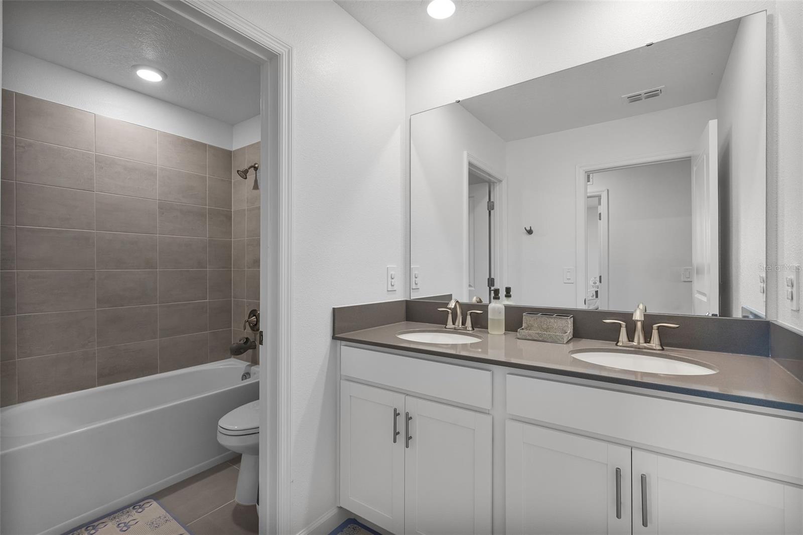 Listing photo id 39 for 11791 Language Way