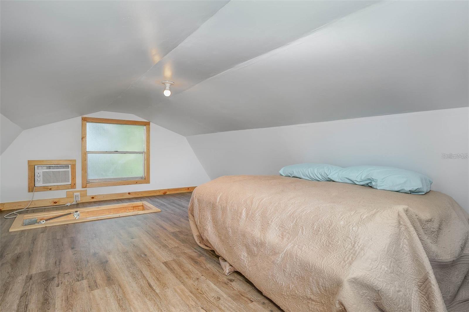 Image 6 of 22 For 724 Braidwood Lane