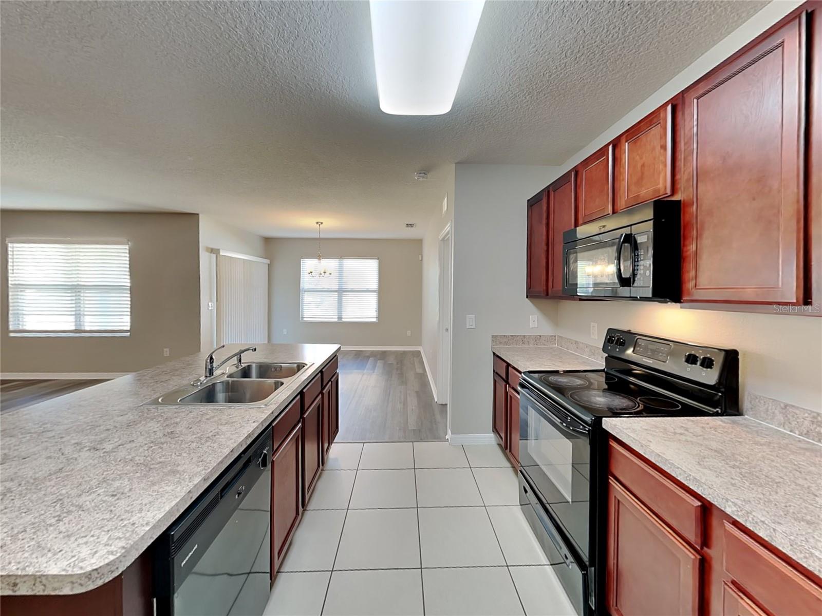 Image 5 of 16 For 4140 Sophia Boulevard