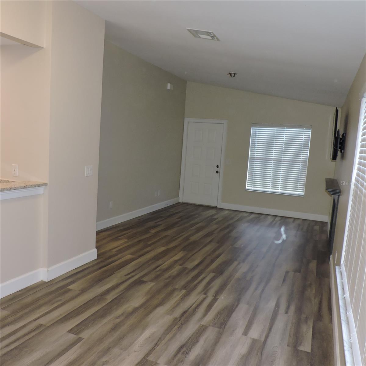 Image 24 of 60 For 206 Northlake Drive 206