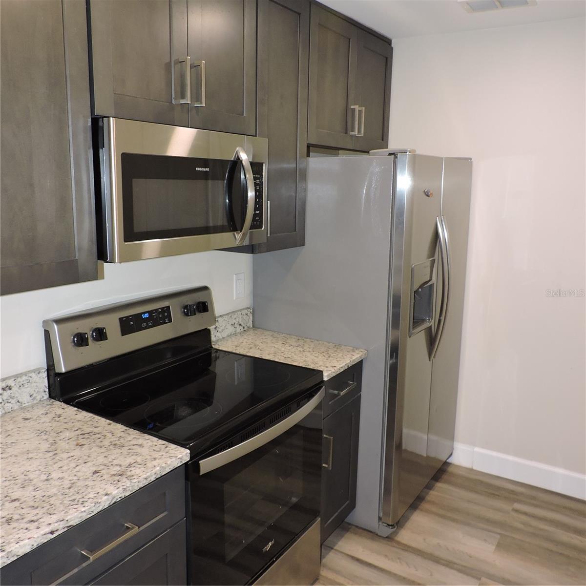 Image 3 of 60 For 206 Northlake Drive 206