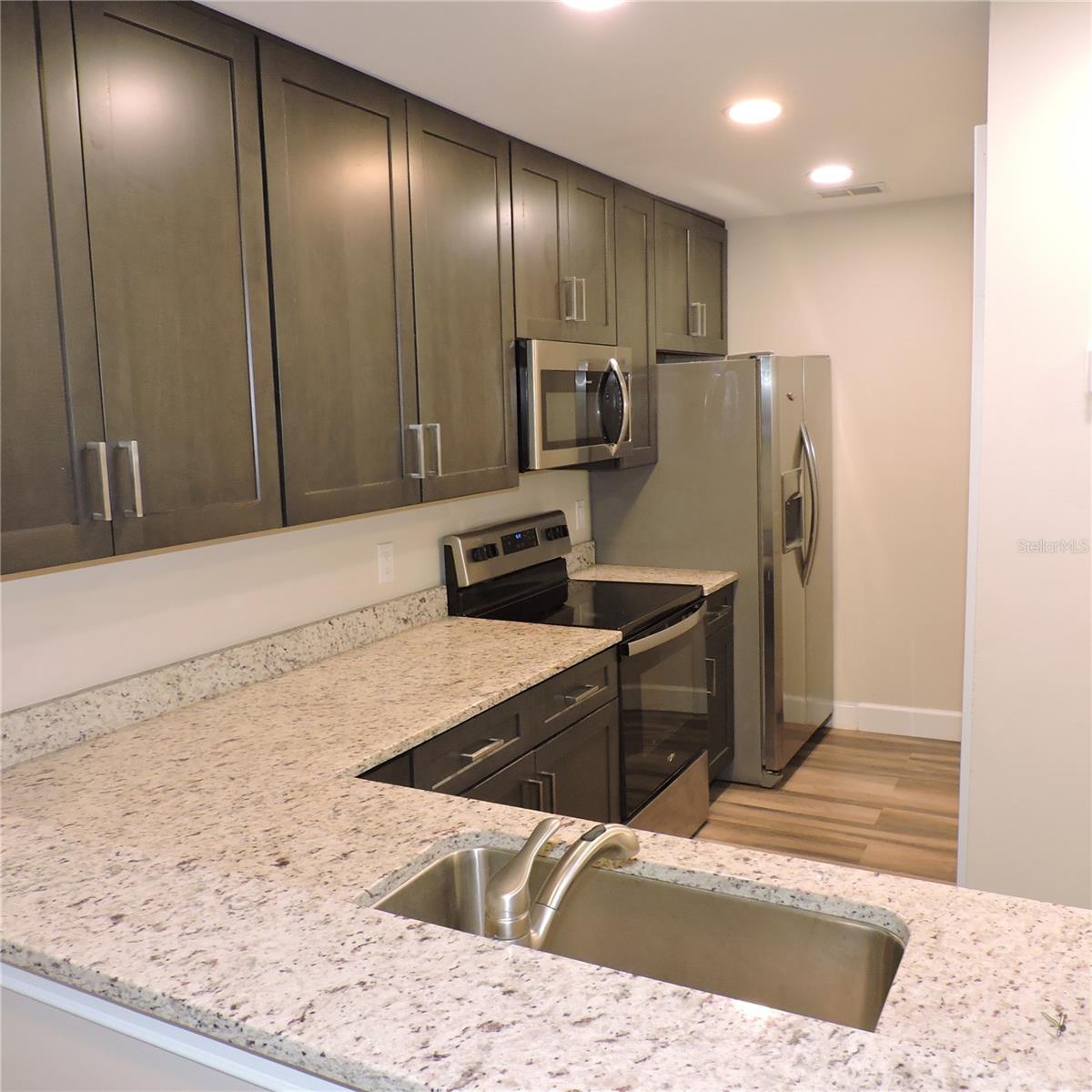 Image 4 of 60 For 206 Northlake Drive 206