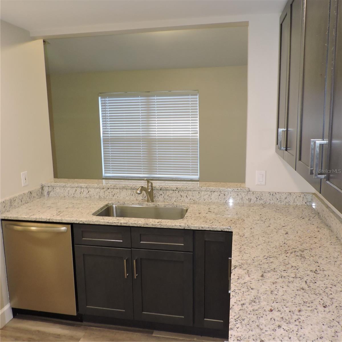 Image 8 of 60 For 206 Northlake Drive 206