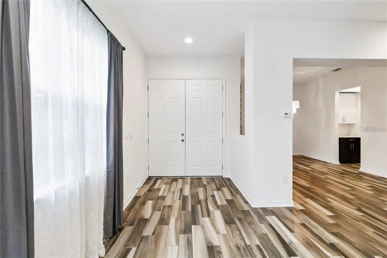 Image 3 of 13 For 10466 Siddington Drive