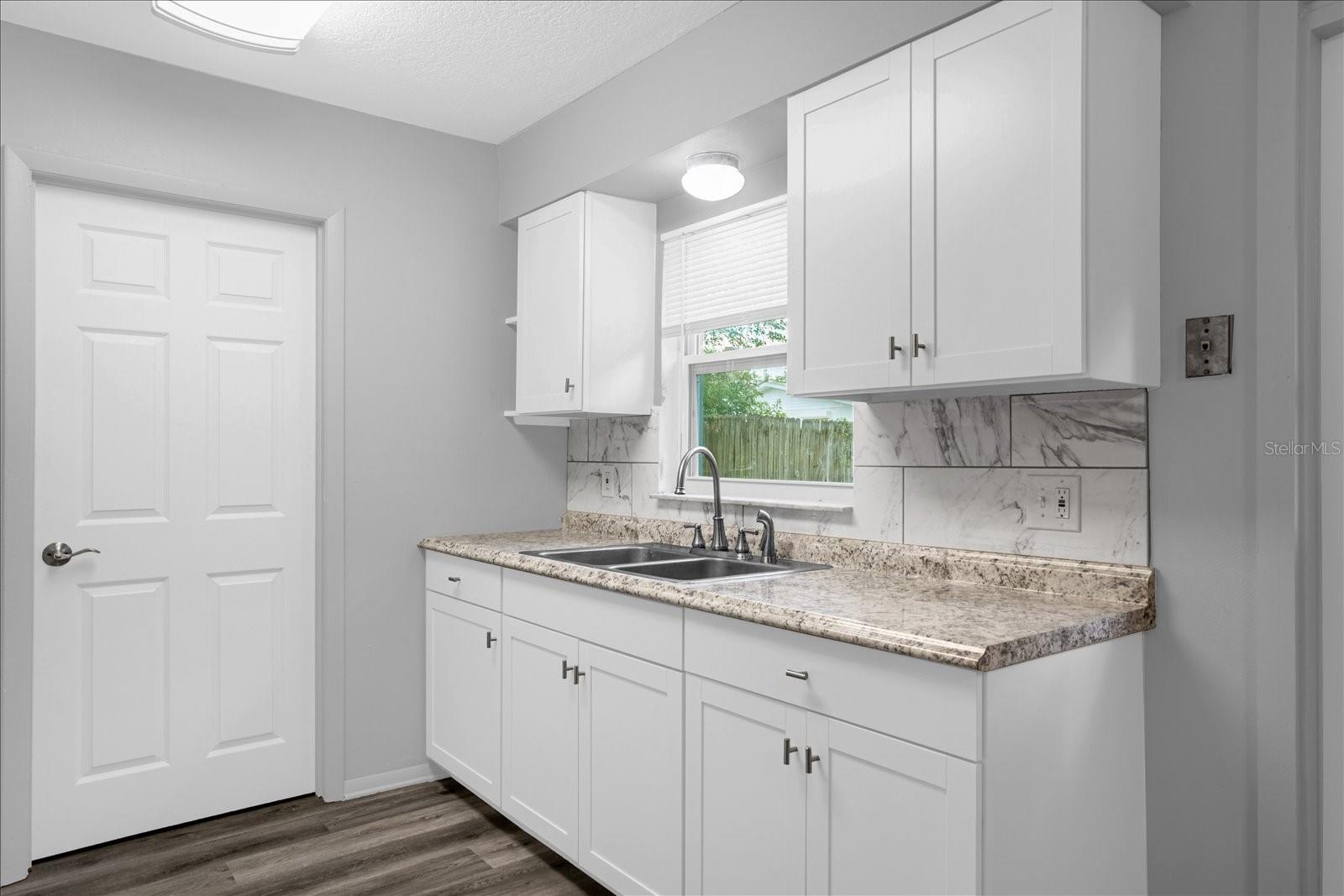 Listing photo id 16 for 21366 Anderson Road