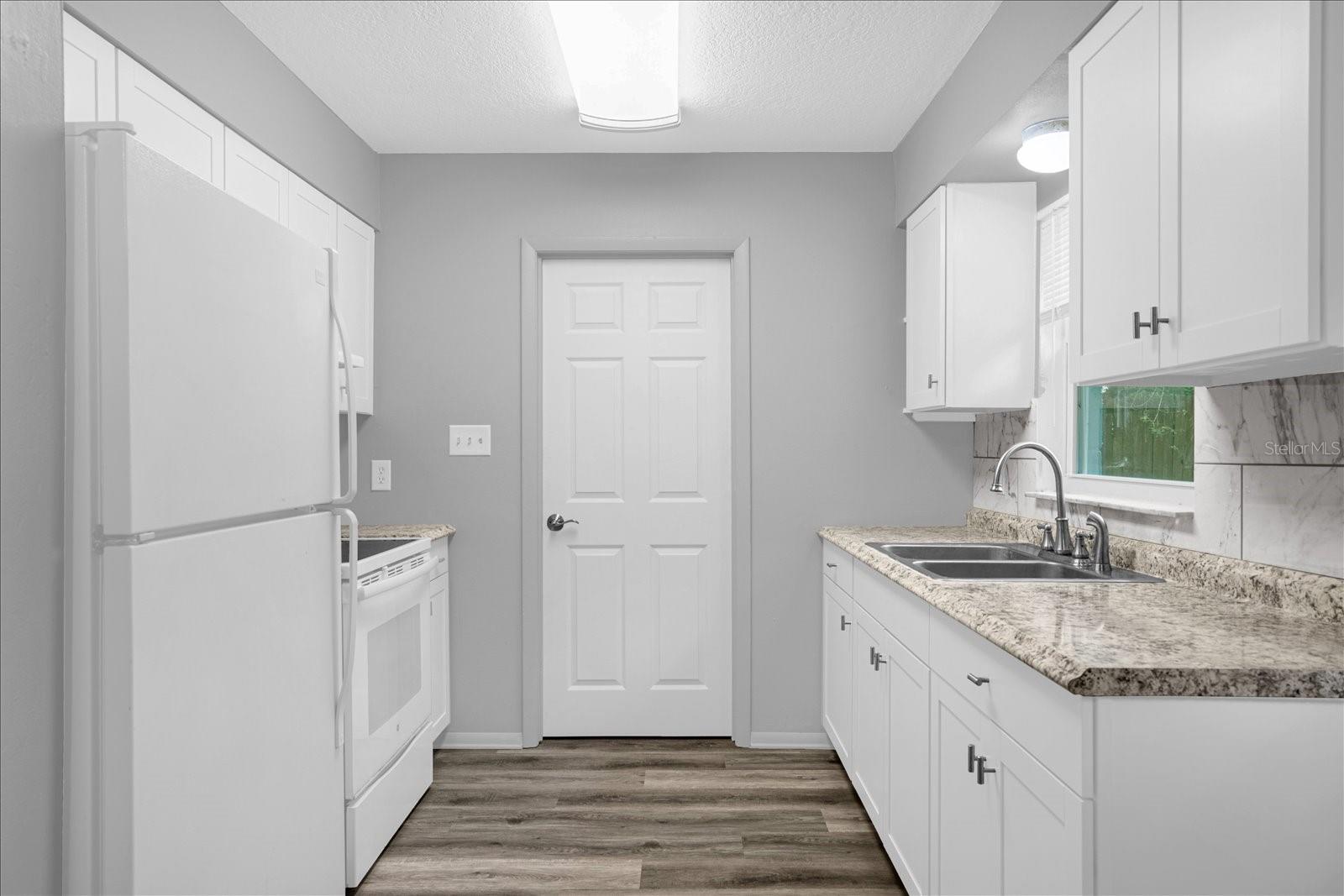 Listing photo id 17 for 21366 Anderson Road