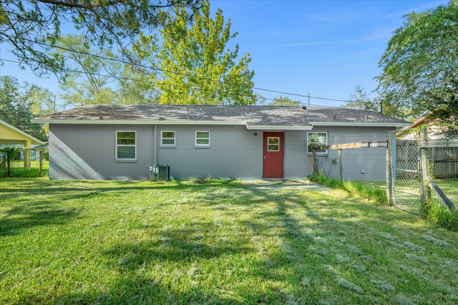 Listing photo id 3 for 21366 Anderson Road