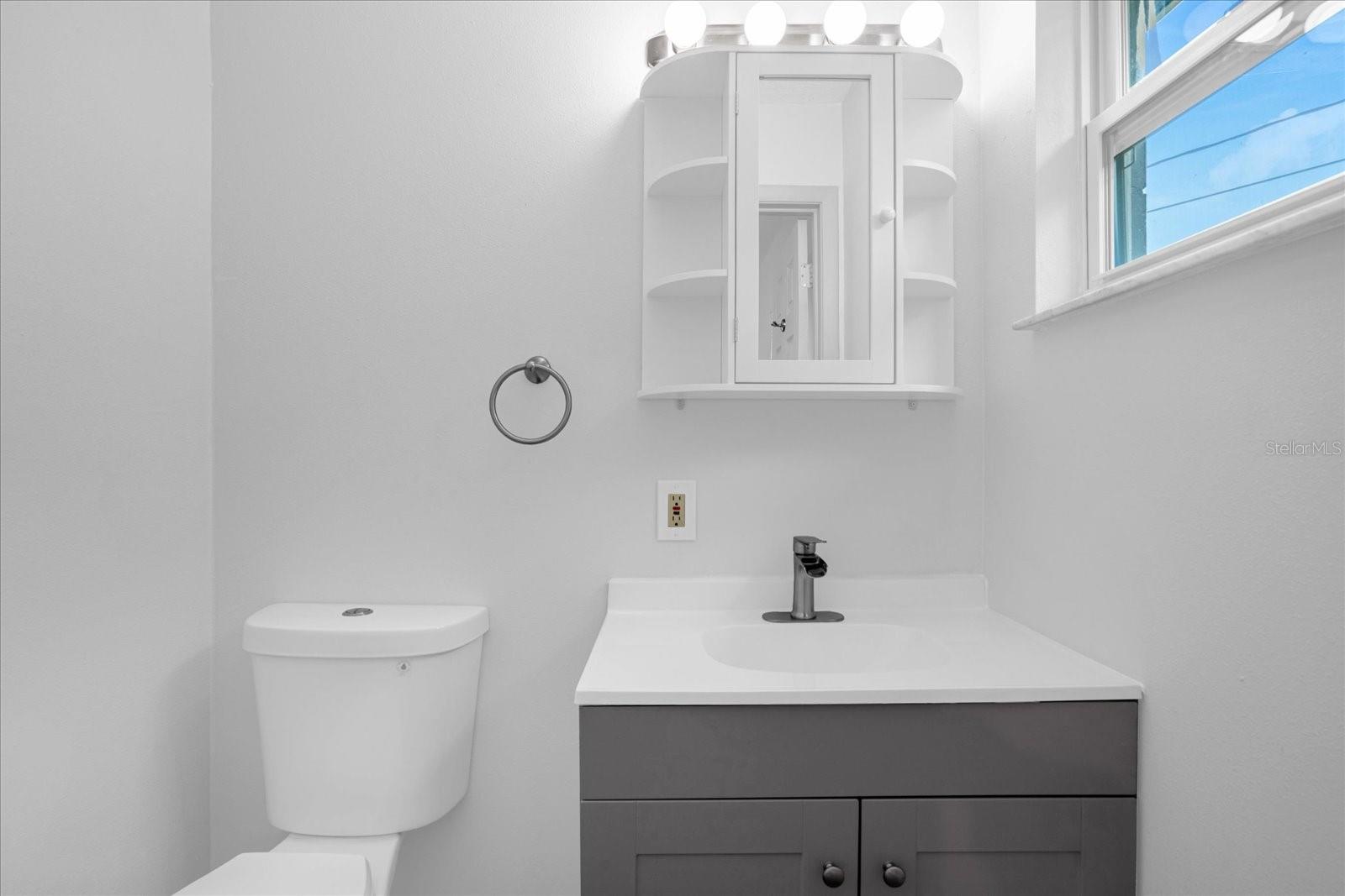 Listing photo id 5 for 21366 Anderson Road