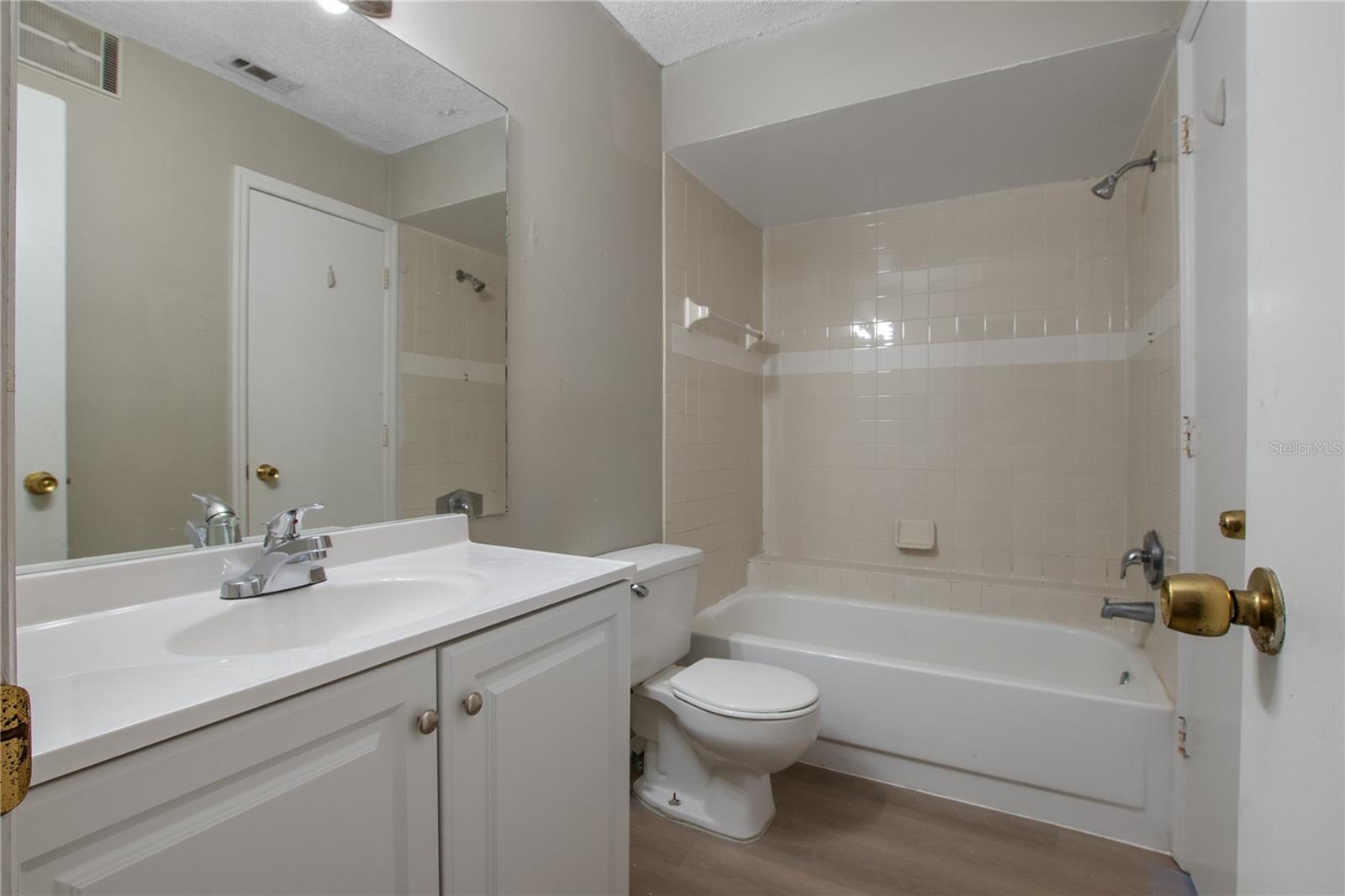 Image 13 of 21 For 3705 Lake Orlando Parkway 370