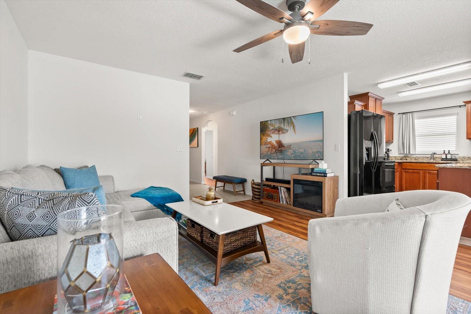 Image 13 of 27 For 541 Antigua Avenue