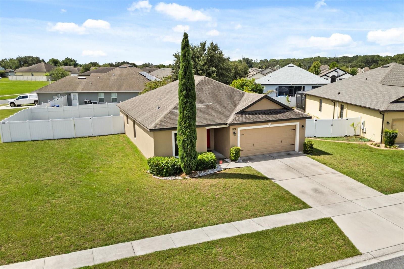 Image 4 of 27 For 541 Antigua Avenue