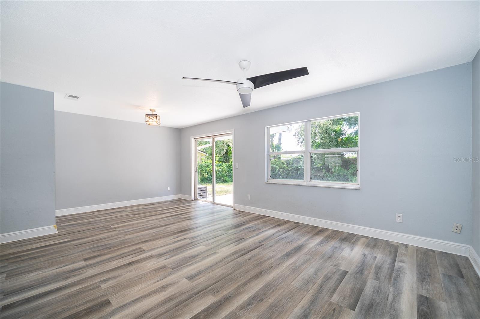 Image 11 of 23 For 854 Bishop Drive