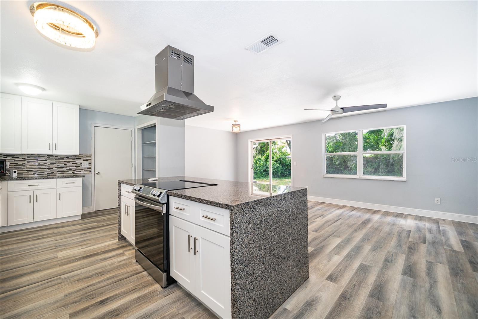 Image 3 of 23 For 854 Bishop Drive