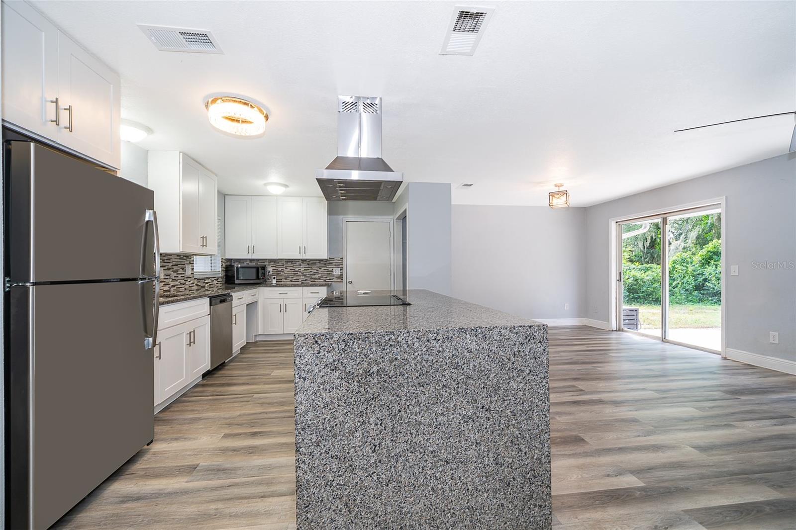 Image 4 of 23 For 854 Bishop Drive