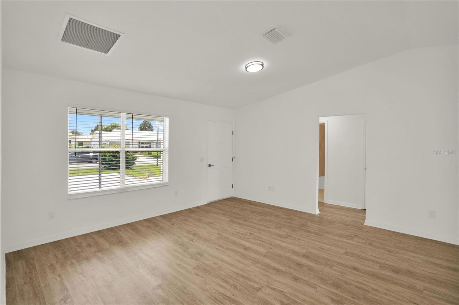 Image 11 of 48 For 766 Artesia Avenue