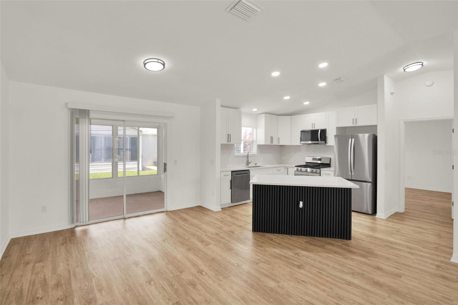 Image 13 of 48 For 766 Artesia Avenue