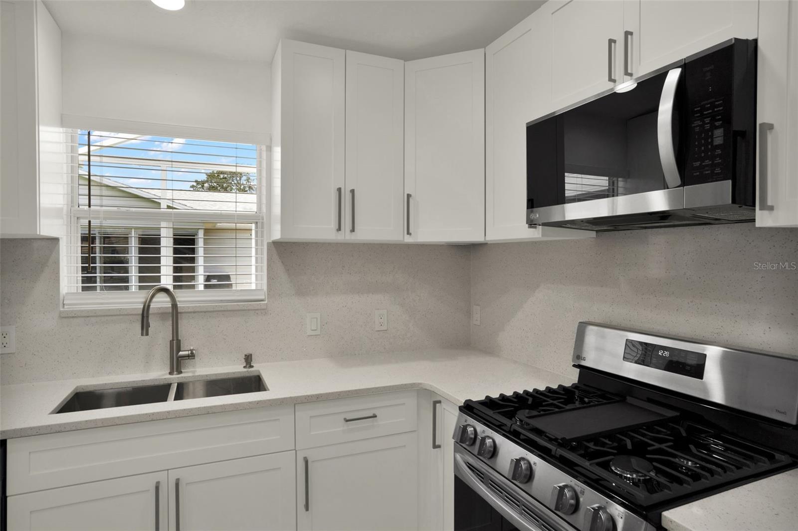 Image 17 of 48 For 766 Artesia Avenue