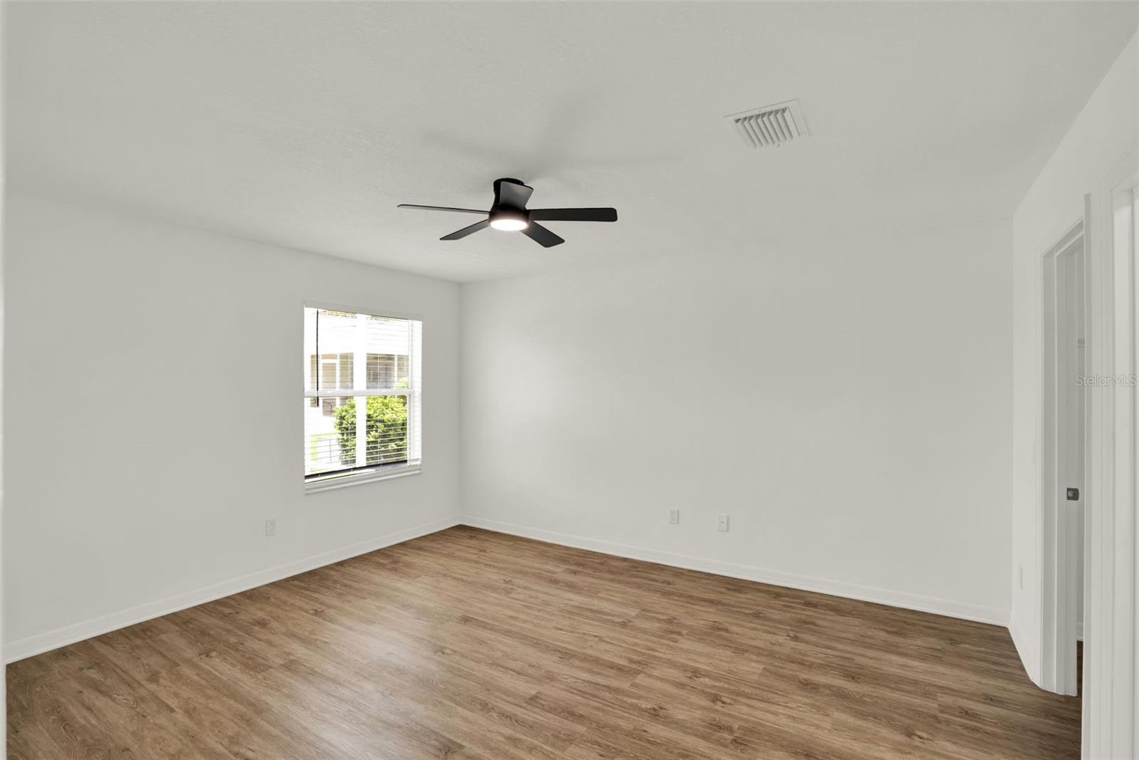 Image 19 of 48 For 766 Artesia Avenue
