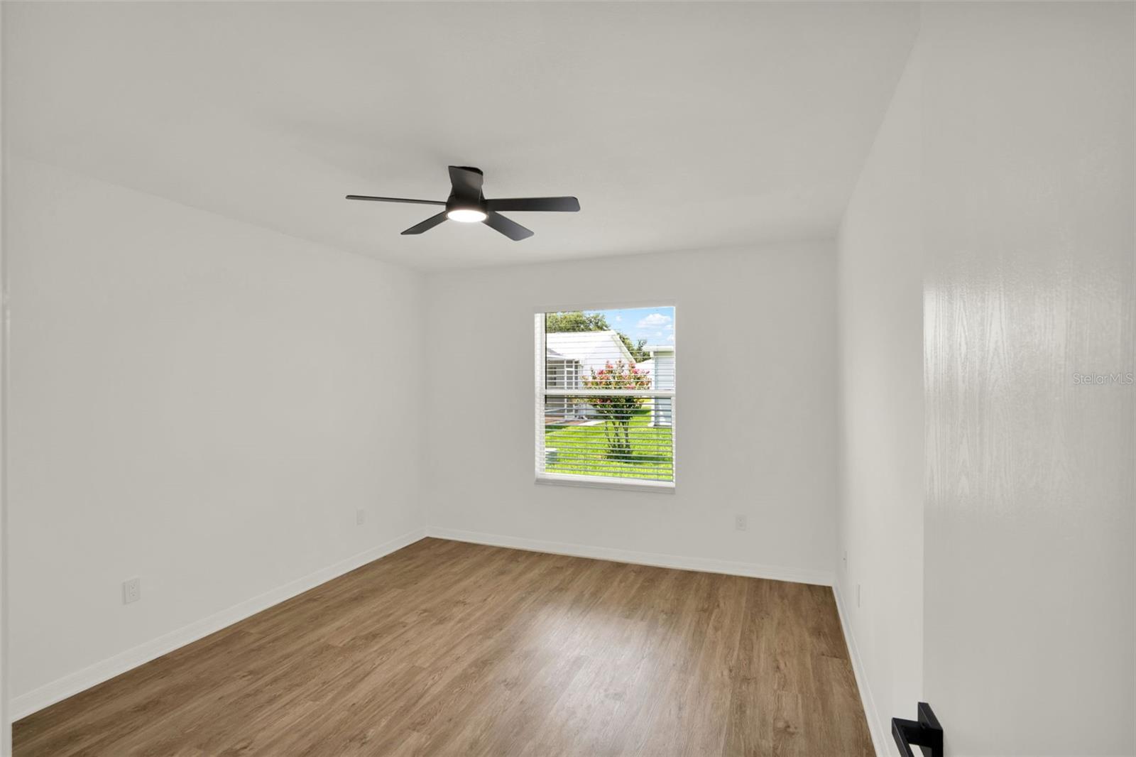 Image 22 of 48 For 766 Artesia Avenue