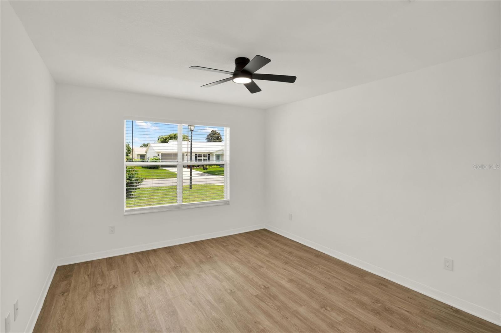 Image 23 of 48 For 766 Artesia Avenue