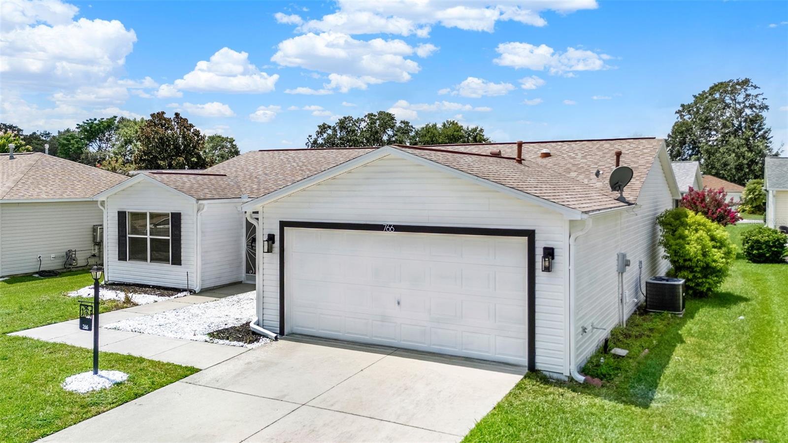 Image 4 of 48 For 766 Artesia Avenue