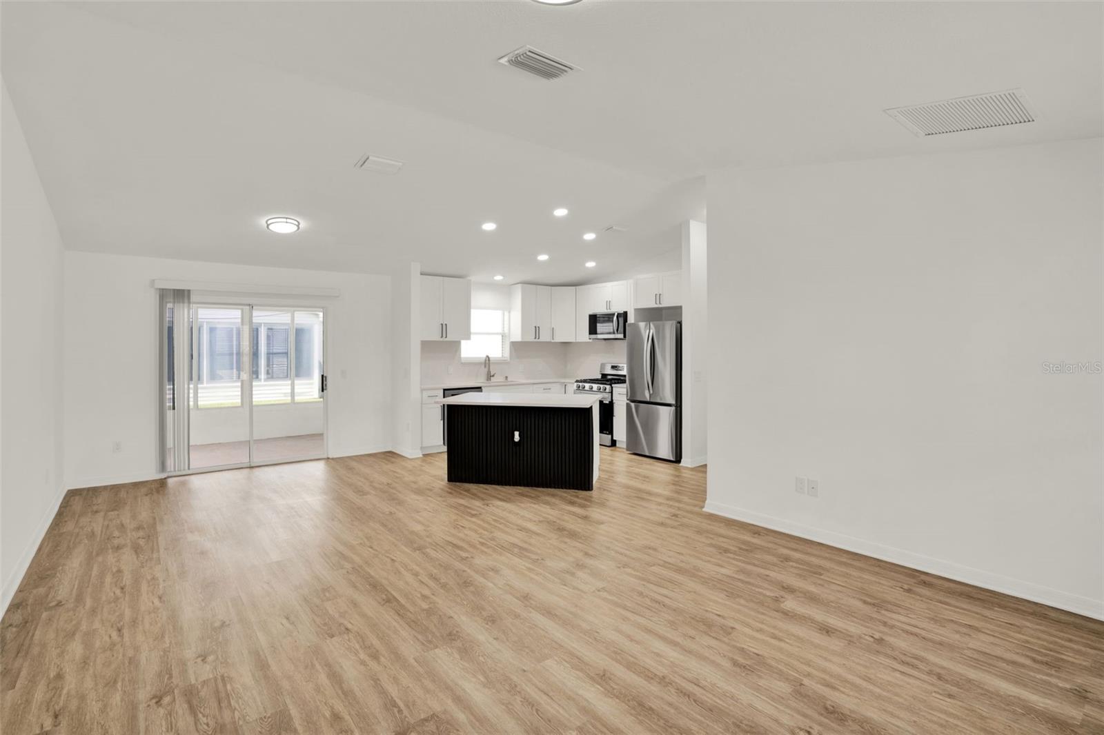 Image 9 of 48 For 766 Artesia Avenue