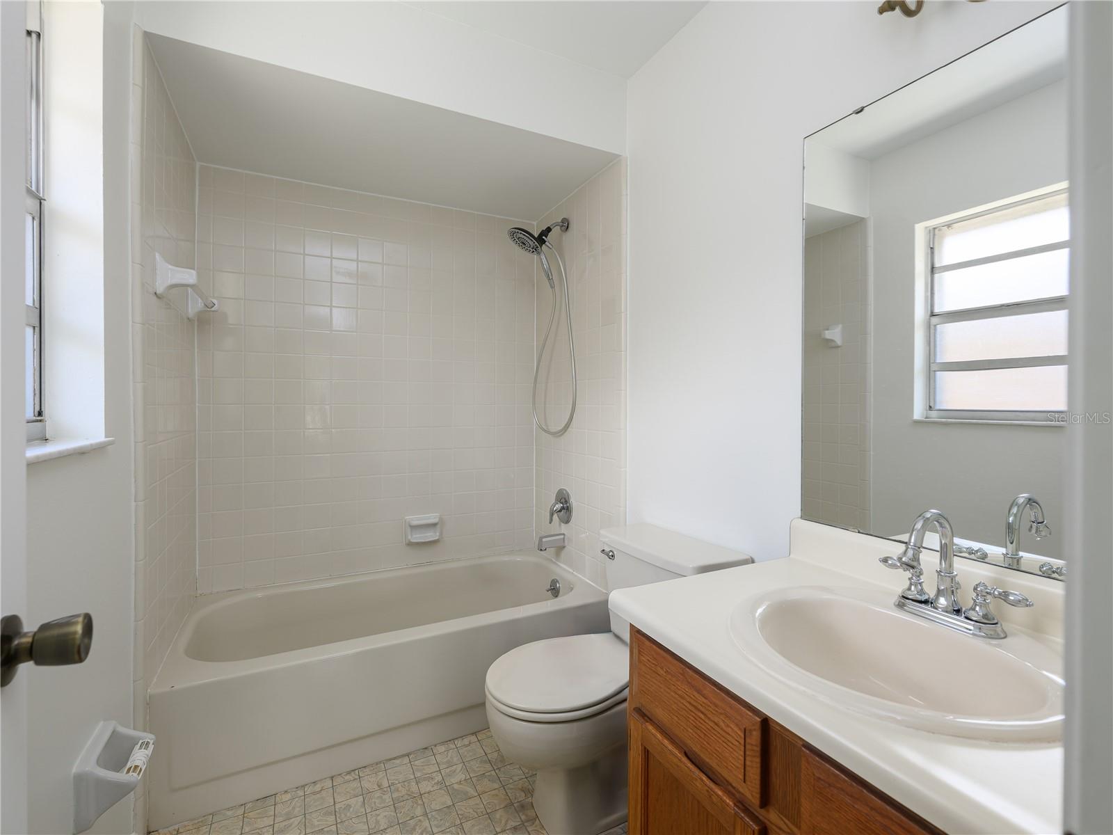 Image 18 of 26 For 1221 La Mesa Avenue