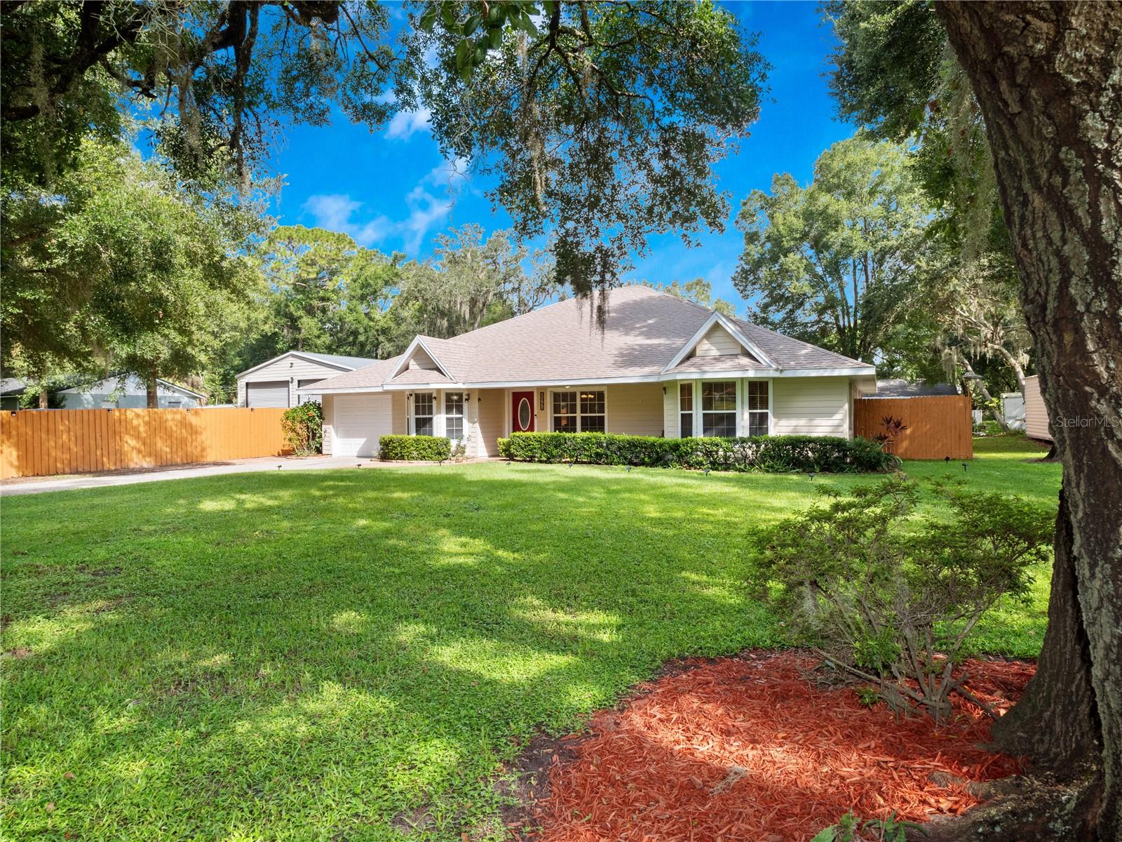 Details for 25731 Lido Ave, SORRENTO, FL 32776