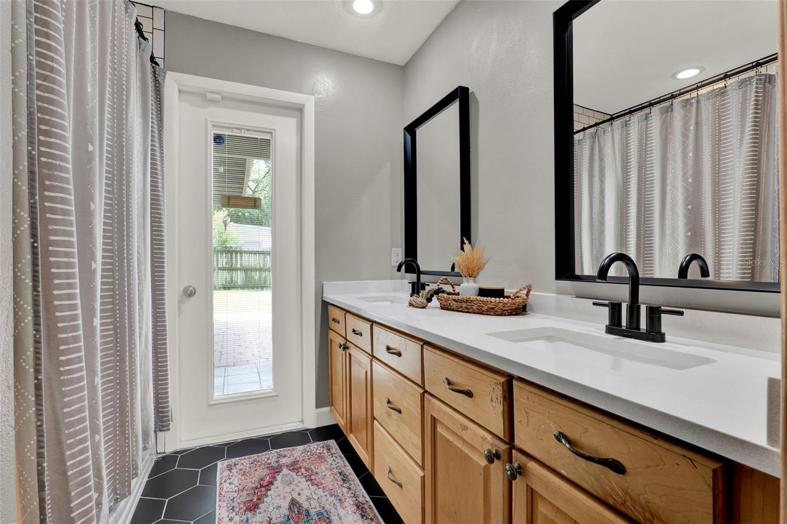 Image 21 of 36 For 1411 Glastonberry Road