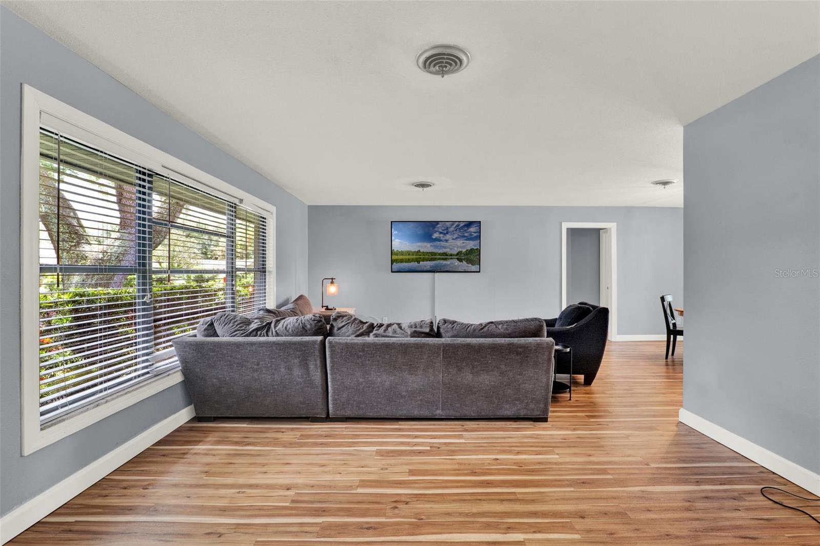 Image 4 of 36 For 1411 Glastonberry Road