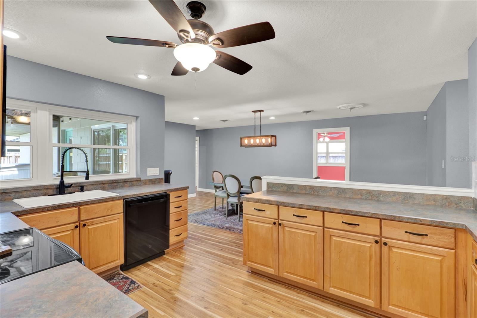 Image 8 of 36 For 1411 Glastonberry Road