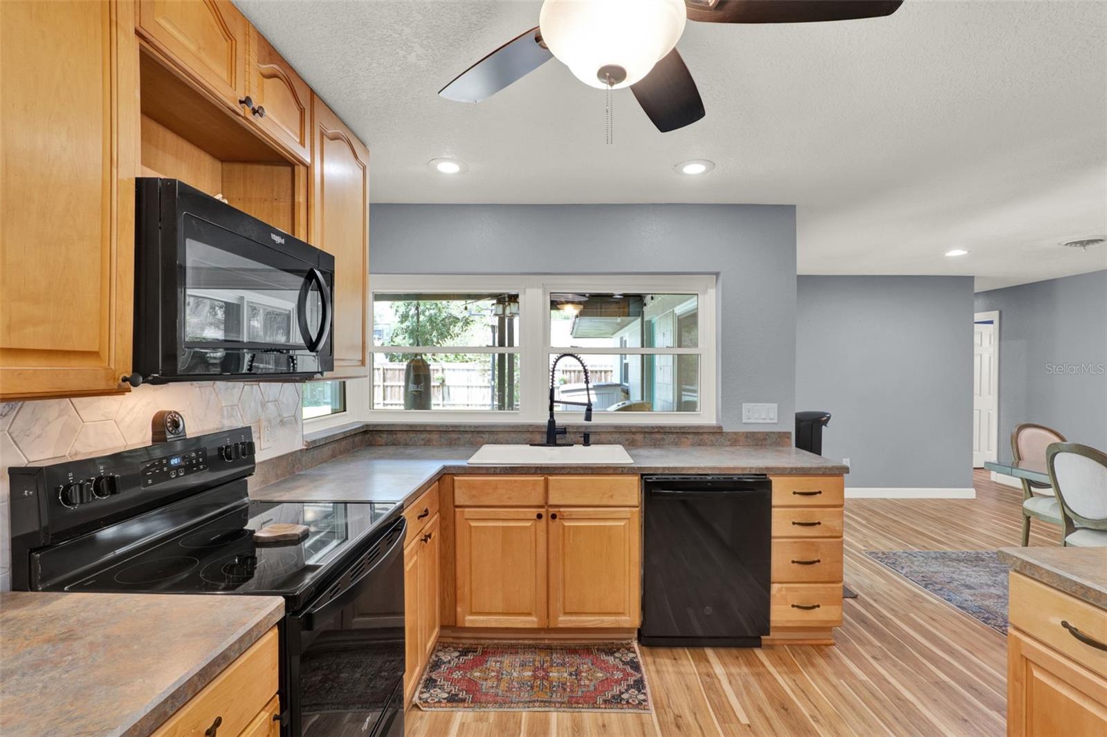 Image 9 of 36 For 1411 Glastonberry Road