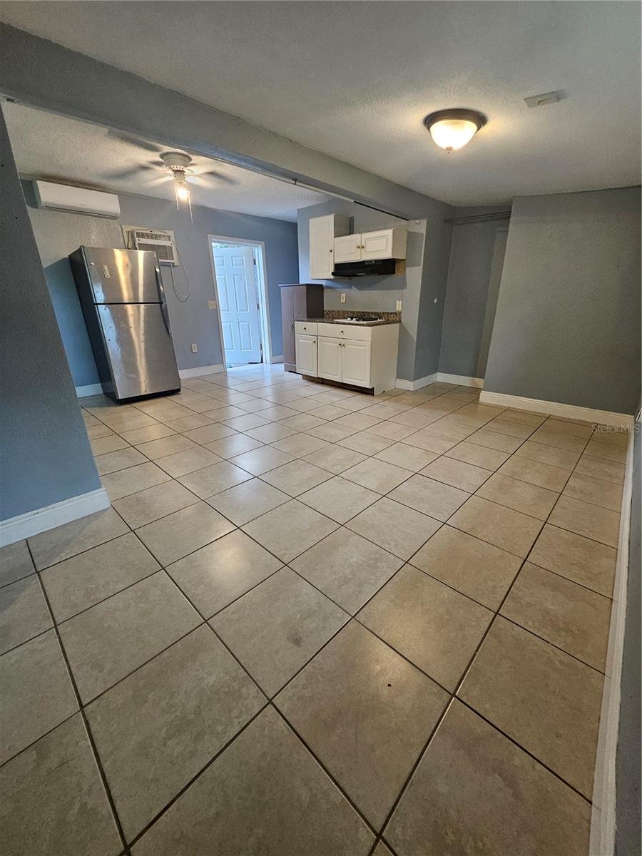 Image 4 of 6 For 6729 Ovid Avenue