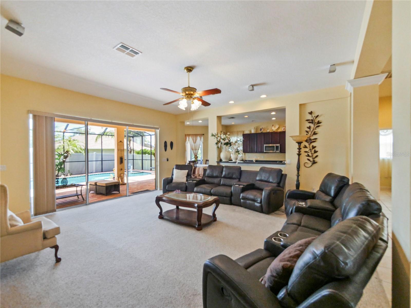 Listing photo id 8 for 23241 Abercorn Lane