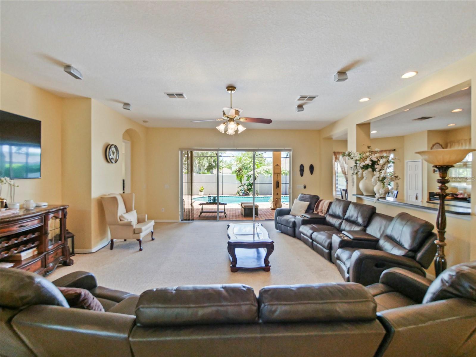 Listing photo id 9 for 23241 Abercorn Lane