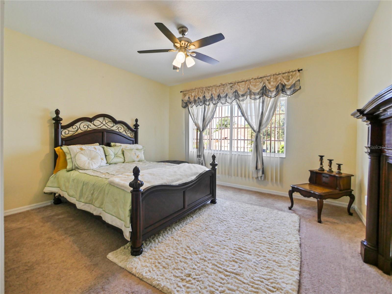 Listing photo id 15 for 23241 Abercorn Lane