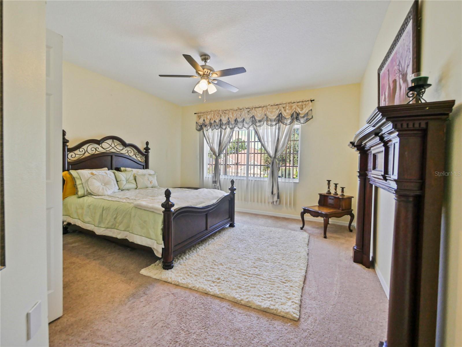 Listing photo id 16 for 23241 Abercorn Lane