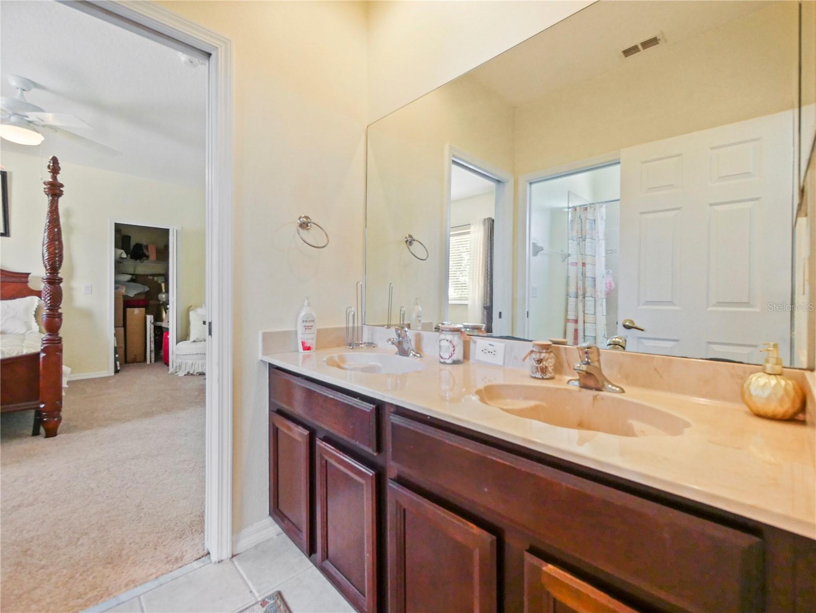 Listing photo id 19 for 23241 Abercorn Lane