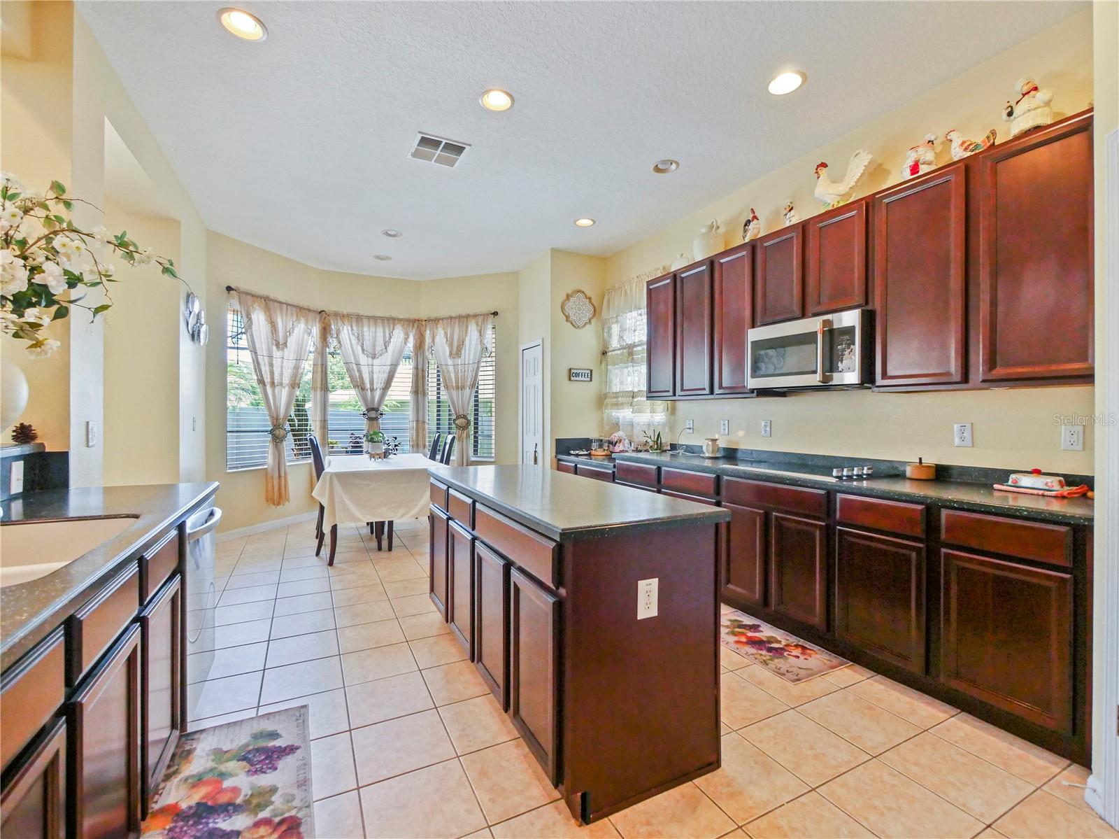 Listing photo id 33 for 23241 Abercorn Lane