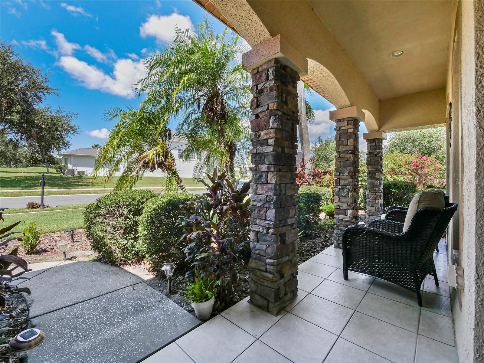 Listing photo id 2 for 23241 Abercorn Lane