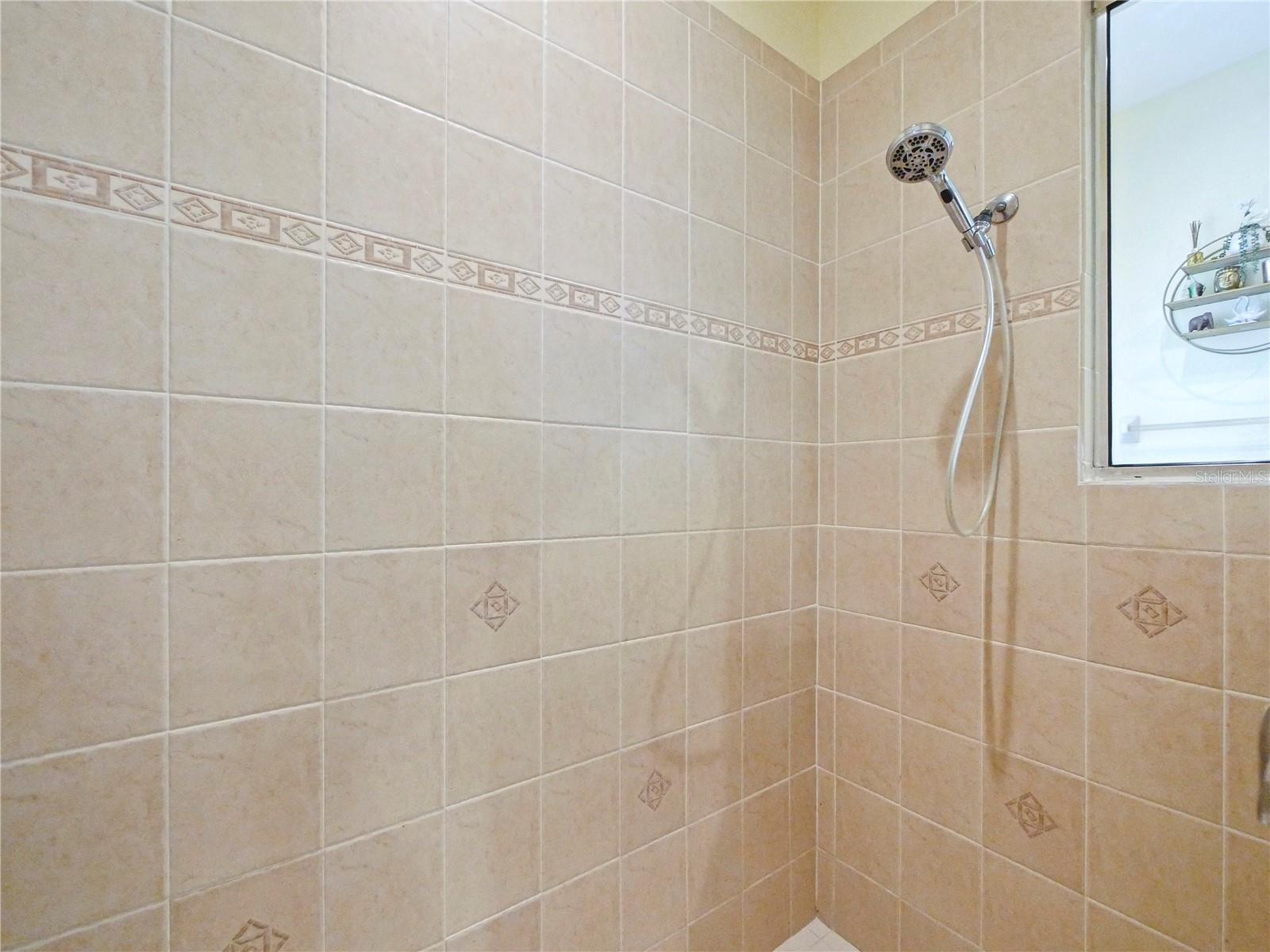 Listing photo id 40 for 23241 Abercorn Lane