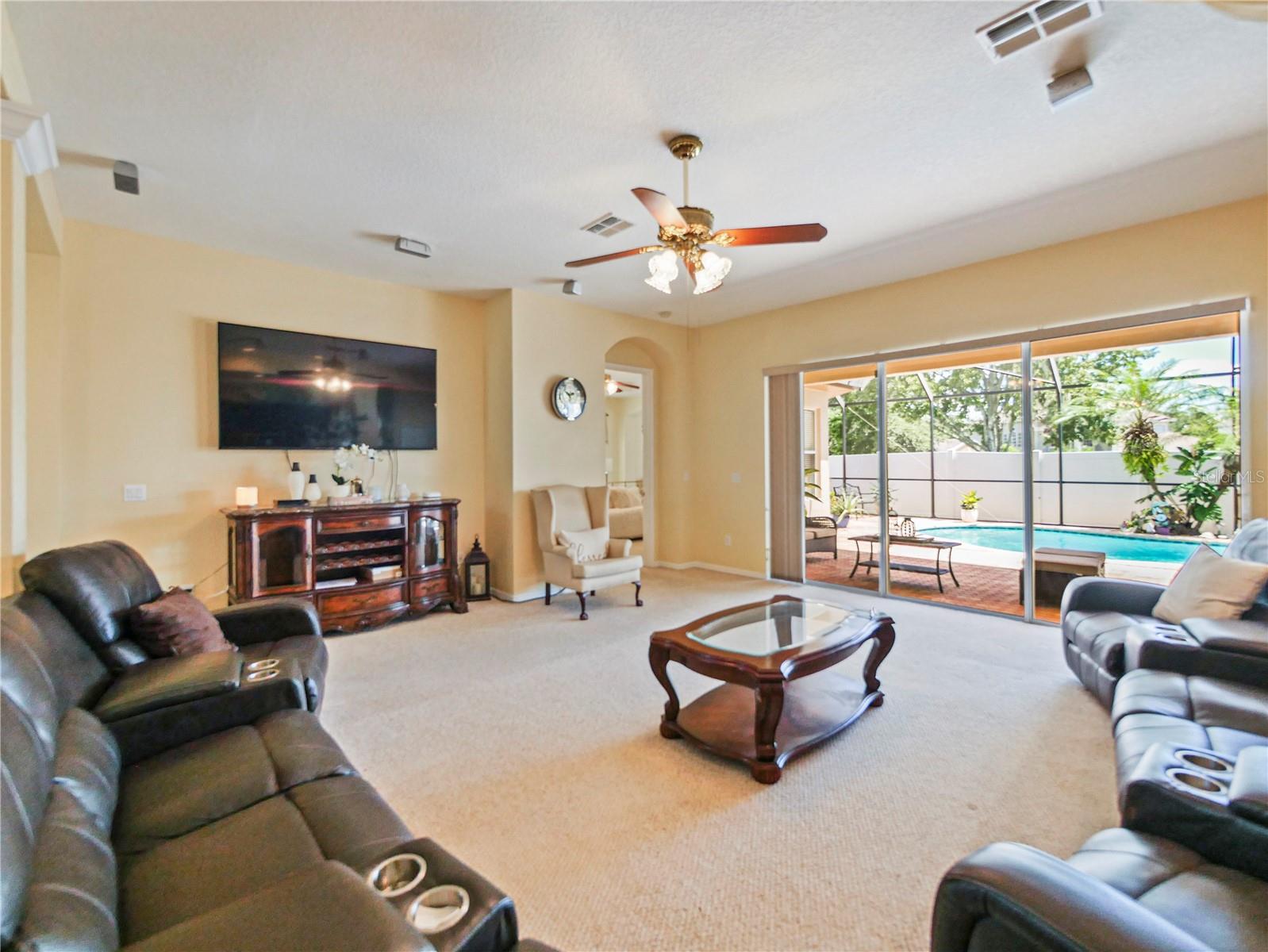Listing photo id 5 for 23241 Abercorn Lane