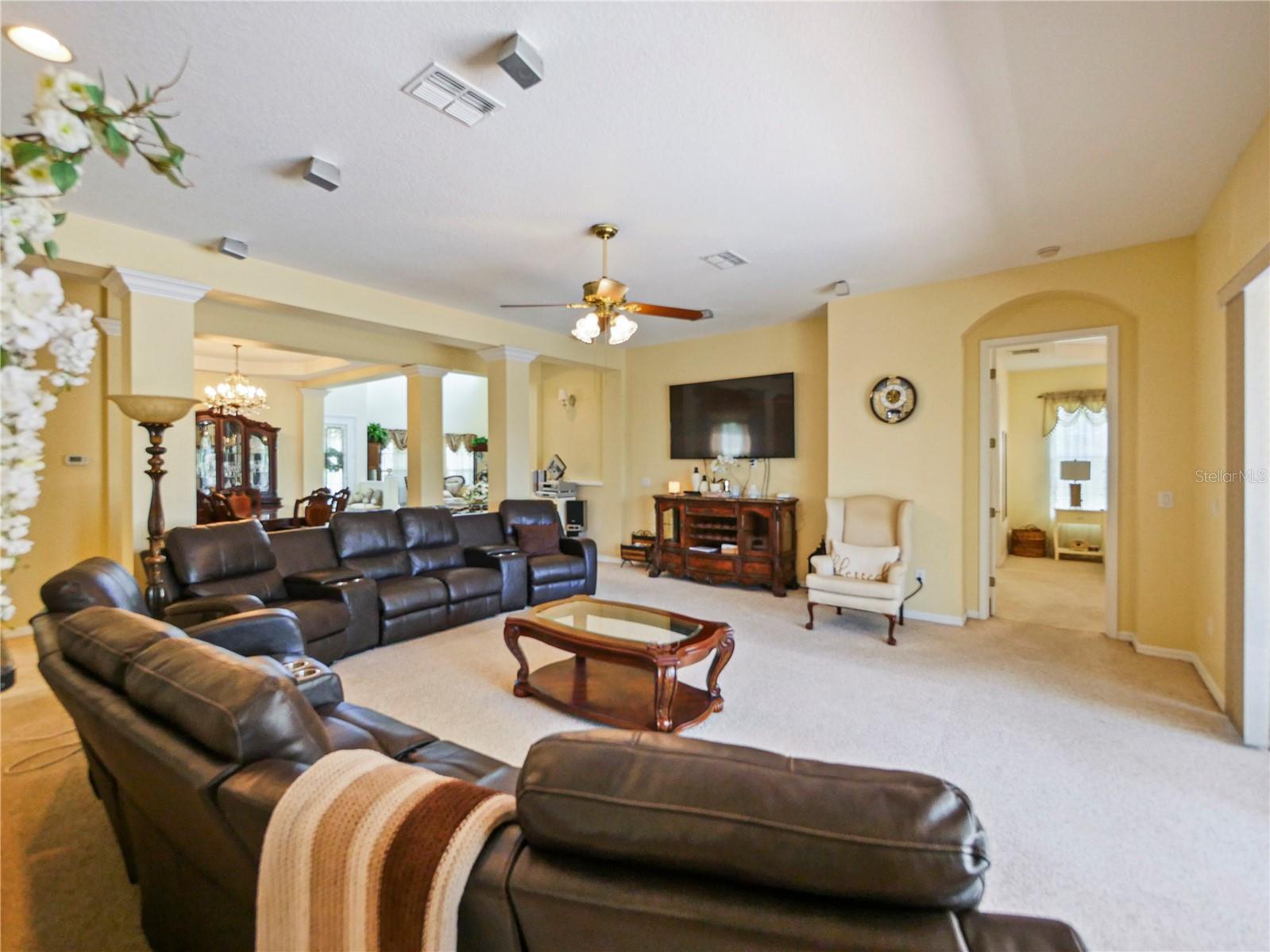 Listing photo id 6 for 23241 Abercorn Lane